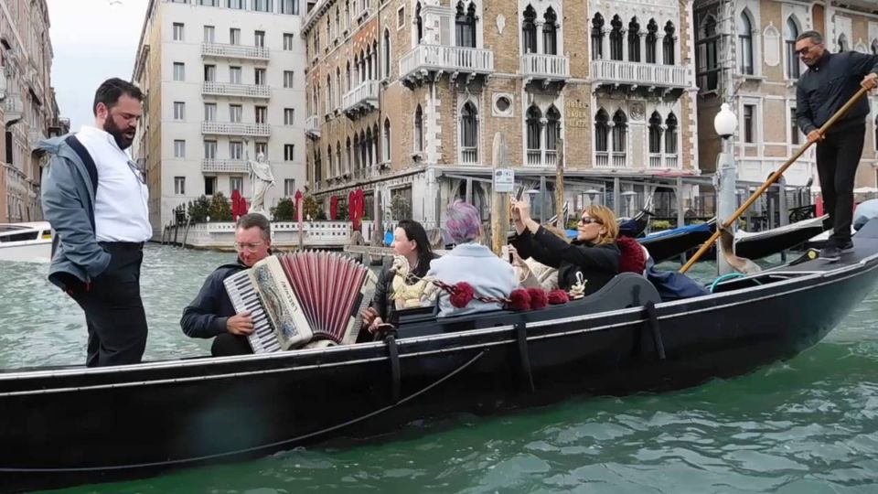 Venice: 30-Minute Gondola Ride on Grand Canal with Serenade - Santa Maria della Salute: the big church moment early in the ride