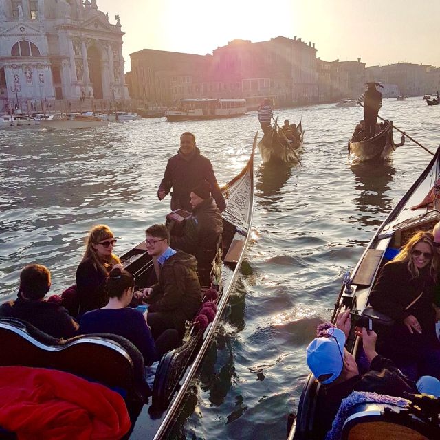 Venice: 30-Minute Gondola Ride on Grand Canal with Serenade - Timing and the 30-minute reality check: plan for a shorter feel