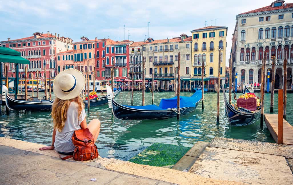 Venice: 30 minutes Enchanting Gondola Ride - The First Glide: Small Canals and the Rio dei Barcaroli
