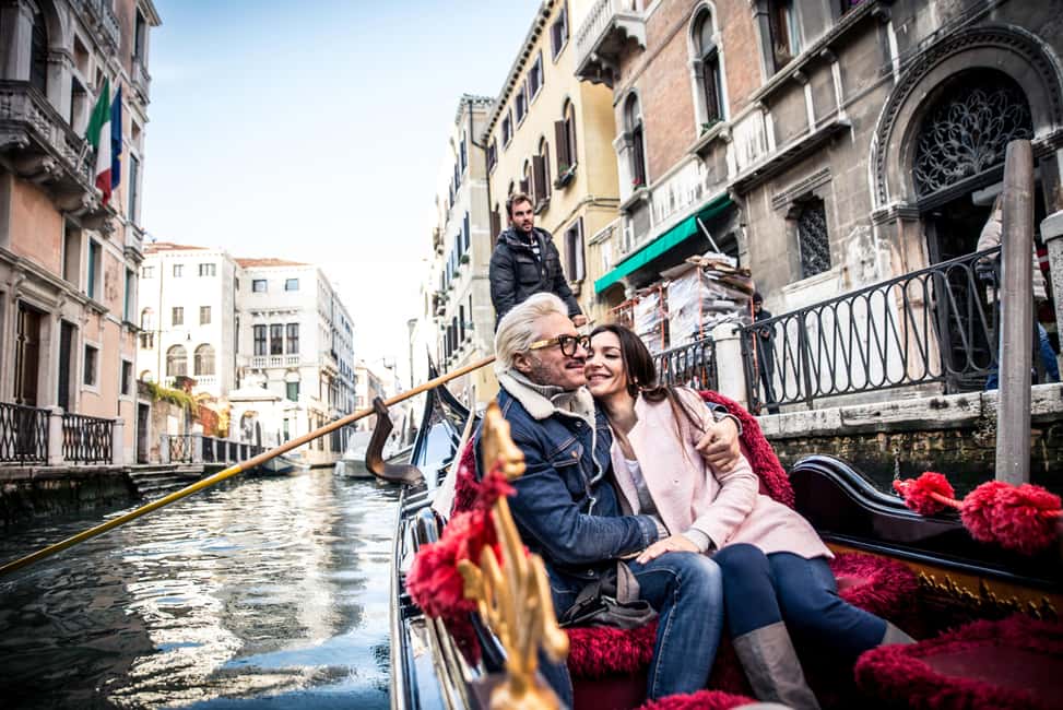 Venice: 30 minutes Enchanting Gondola Ride - Rio dell’Ovo to the Big Show: Grand Canal Approaching