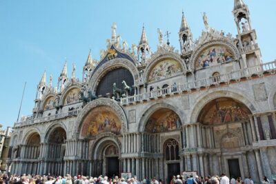 Venice 3,5 hrs tour: Doge's Palace, St Mark's and Hidden Gems - Doge’s Palace and the Prisons: architecture, power, and the famous crossings