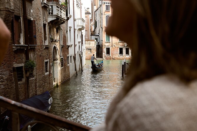 Venice Art Walking Tour with Gondola Ride - Gondola ride reality check: romantic, but pay attention to the details