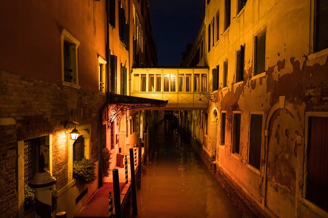 Venice at Sunset: Crimes, Legends and Mysteries - Rialto (Ponte di Rialto): Famous View, Suspense in the Air