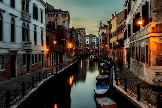 Venice at Sunset: Crimes, Legends and Mysteries - Corte Seconda del Milion: Where Tales Point to Hidden Deals