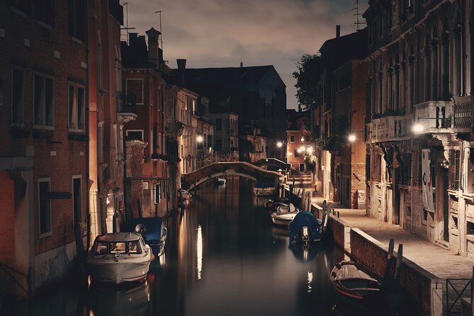 Venice at Sunset: Crimes, Legends and Mysteries - Campo de la Fava: Rivalries, Shadowy Encounters, and Narrow Passages
