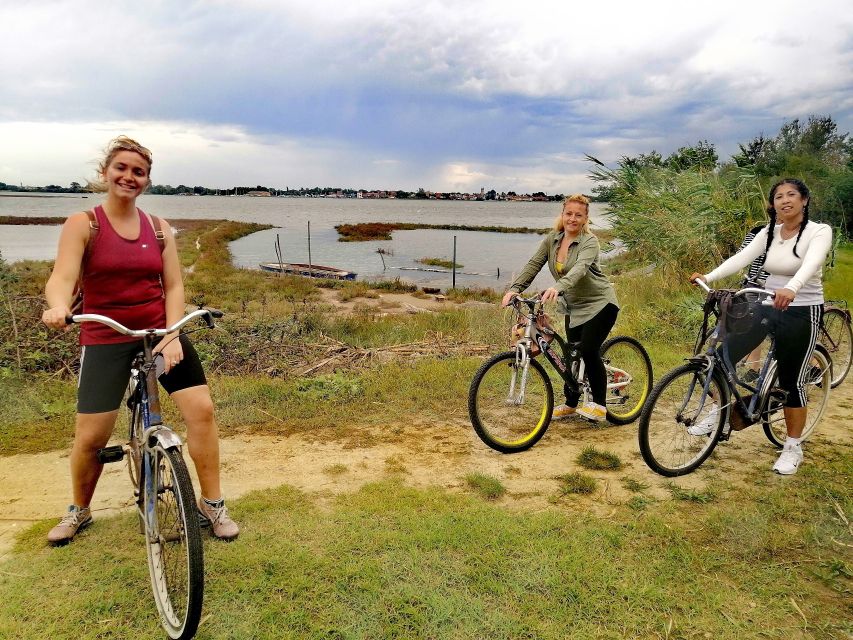 Venice: Bike Tour Honey & artichockes on Sant’Erasmo Island - Honey farm stop: salt-marsh lagoon honey tasting