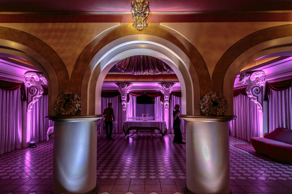 Venice: Cabaret Dinner Show - A Theater Dinner on Venice’s Mainland (With Real Show- Energy)