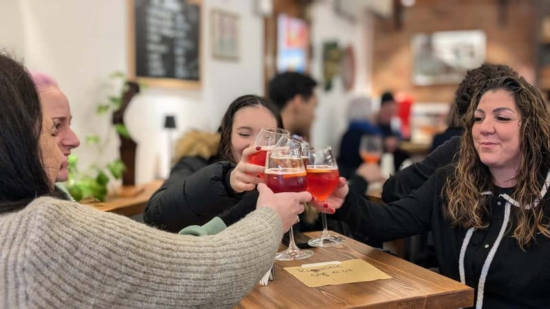 Venice: Cicchetti, Spritz, and Wine Tour in Ghetto Ebraico - Through the Jewish Ghetto lanes: sightseeing with human stories