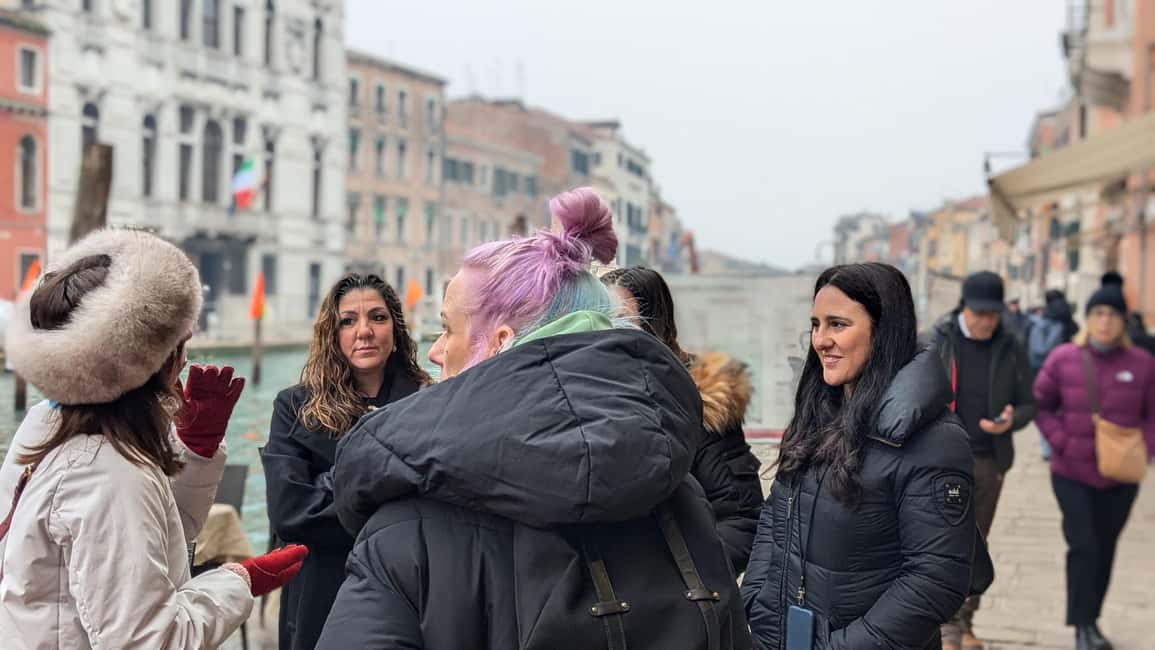 Venice: Cicchetti, Spritz, and Wine Tour in Ghetto Ebraico - Spritz and local wine: the aperitivo rhythm