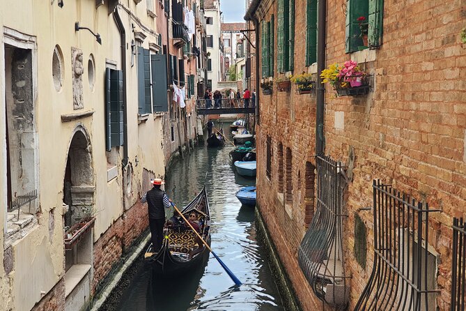Venice City Highlights Guided Tour for Kids & Families - Campo San Bartolomeo and the Marco Polo thread