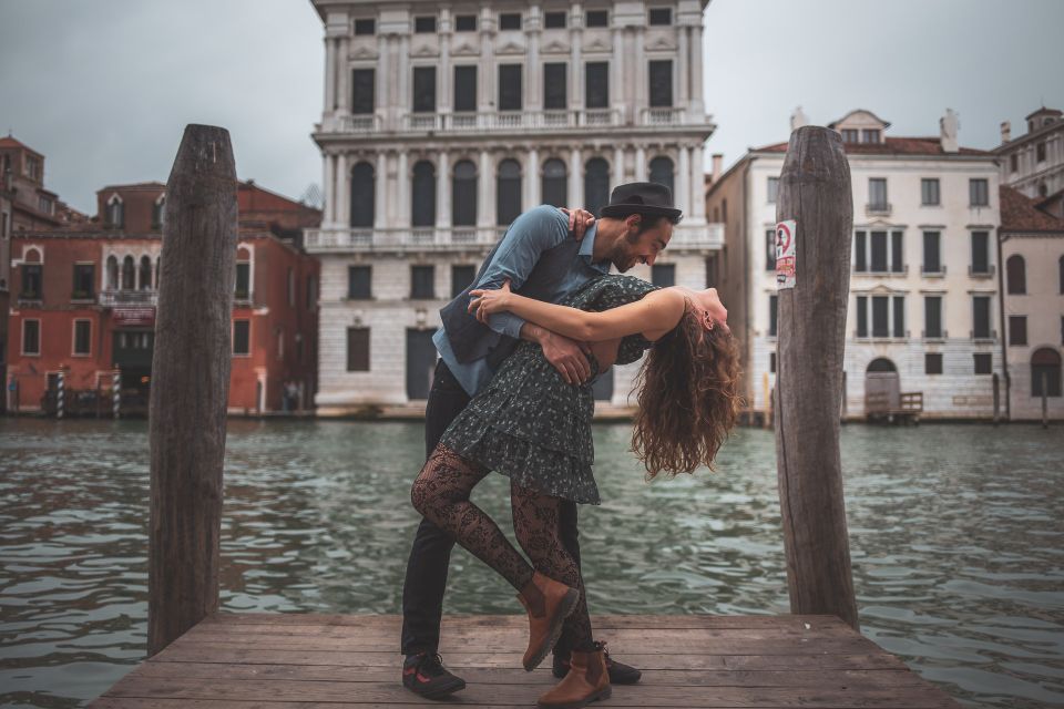 Venice: City Portrait Session with Professional Photographer - Why a private Venice photo session beats DIY snapping