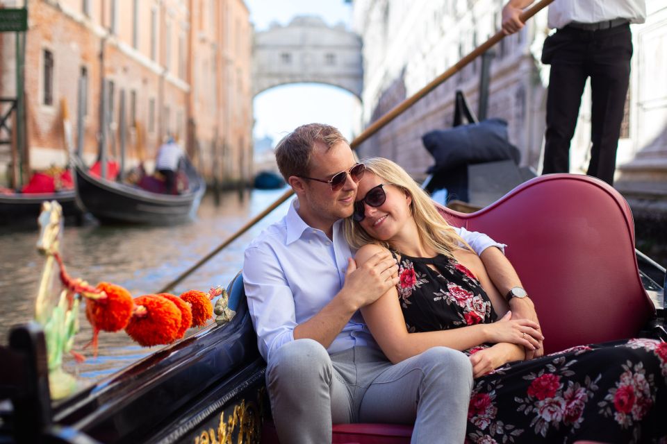 Venice: City Portrait Session with Professional Photographer - Doge’s Palace and the Bridge of Sighs: dramatic angles without the chaos