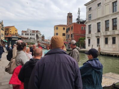 Venice: City Wonders Group Walking Tour with a Local Expert - Finding the meeting point near Ca’ Foscari (Dorsoduro)