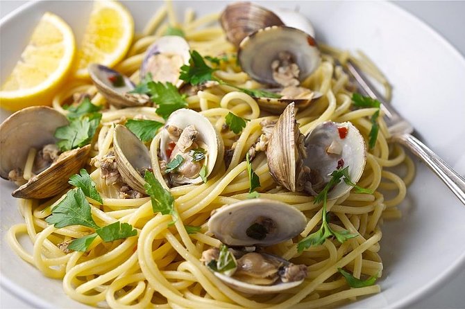 Venice Cooking Class in Mestre – Pasta & Tiramisu, wine and more - Prosecco welcome: the first taste of the evening