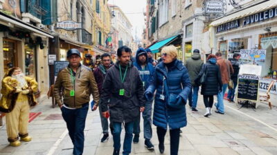 Venice : Discover Venice On Hidden Gems Guided Walking Tour - Why This Outside-Only Tour Works in Venice