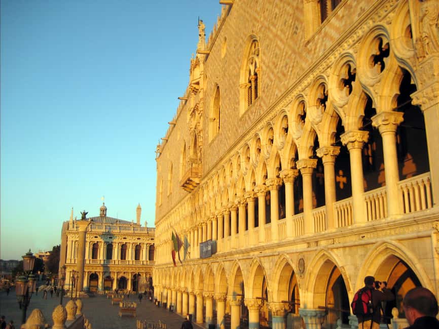 Venice Doge's Palace and St Mark's Basilica Guided Tour - The logic of this Venice pairing: power first, faith second
