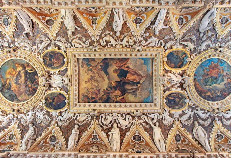 Venice: Doge's Palace & Bridge of Sighs Small Group Tour - Meeting Between the Columns: Start Without Stress