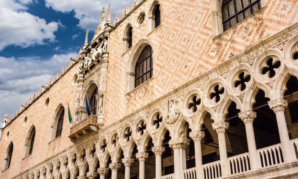 Venice: Doge's Palace & Bridge of Sighs Small Group Tour - Entering Doge’s Palace: Gothic Looks and Power Inside