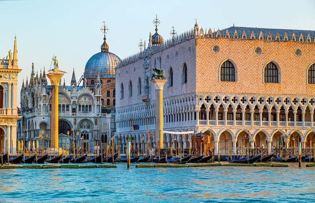 Venice: Doge's Palace Guided Tour with Optional Gondola Ride - Pacing, walking, and crowd reality in Venice