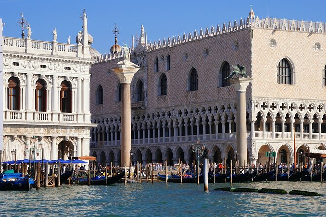 Venice: Doge's Palace Guided Tour With Tickets & Optional Gondola - Timing, walking, and staying together inside crowded landmarks