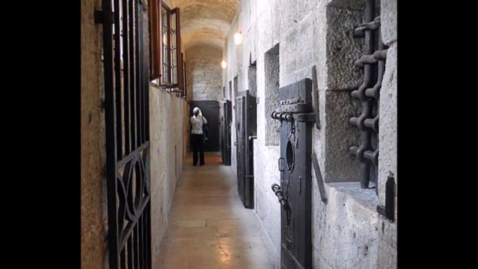 Venice: Doge's Palace Skip-the-Line Guided Tour - The Palace Entrance and First Rooms: Where the Story Starts