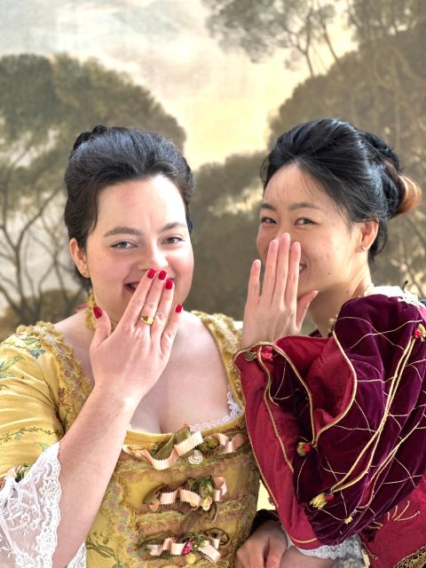 Venice: Dress-Up Experience - The Photo Time: Professional Shots plus Your Own Camera Fun