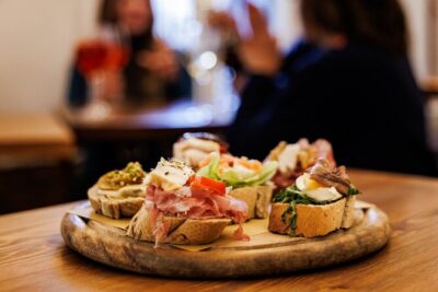 Venice Evening Food Tour: Bites, Drinks & Sit-Down Dinner - Stop 1: Cantina Aziende Agricole and a Meat-Forward Bacaro Moment