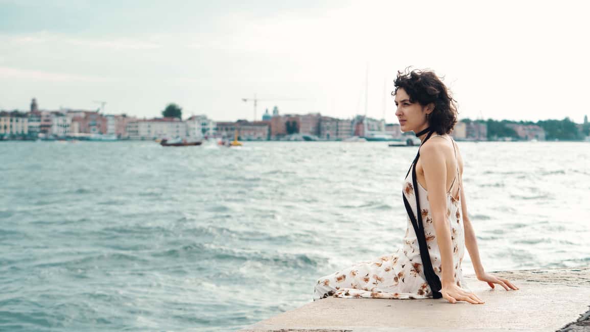 Venice: Exclusive Photoshoot in Hidden Locations - Punta della Dogana: Canal Views That Feel Like a Breather