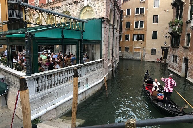 Venice Food Tour with 6+ Tastings with Cicchetti, Spritz & More - The guide experience: why the personalities you meet matter