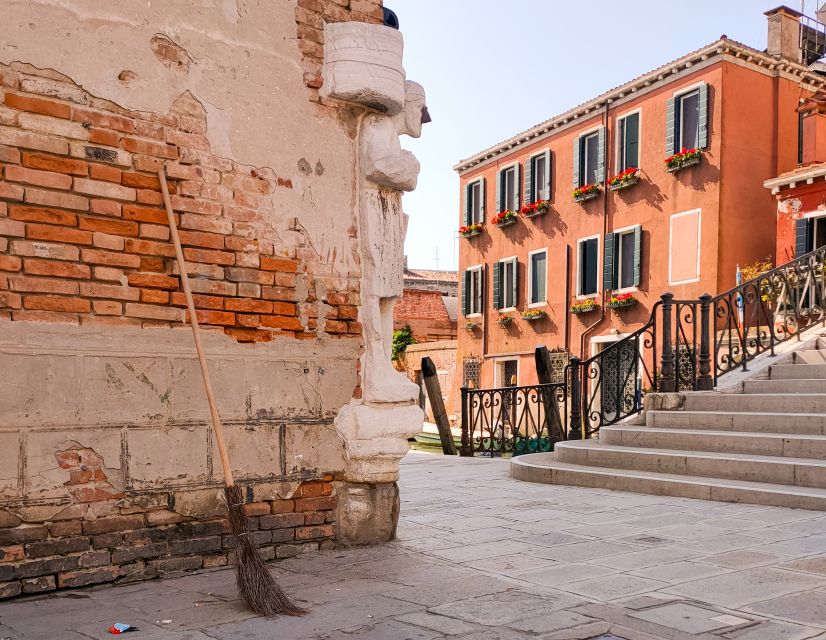 Venice: Ghetto Highlights and Cannaregio Walking Tour - Starting point options and the 10-minute Madonna intro