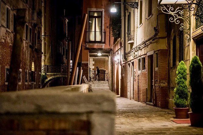 Venice Ghost & Legends Walking City Tour - Pace, Shoes, and Staying Together in Venice Night Walking