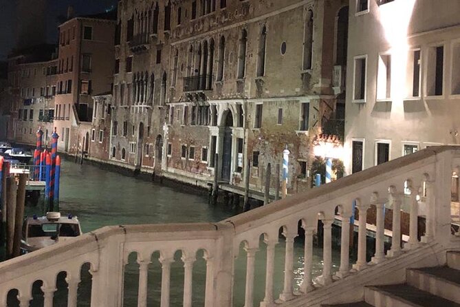 Venice: Ghosts and Legends Evening Private Walking Tour - A 6:00 pm start that changes the mood