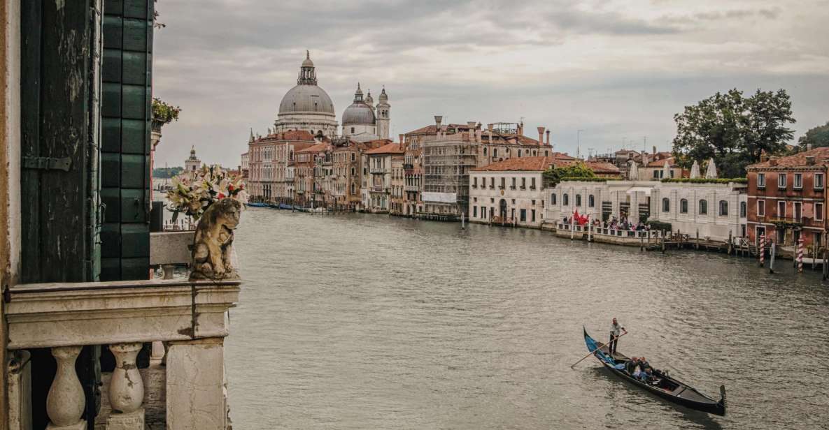 Venice: Gondola Ride and a Gala Dinner in a Venetian Palace - A Private Gondola on the Grand Canal That Feels Truly Exclusive