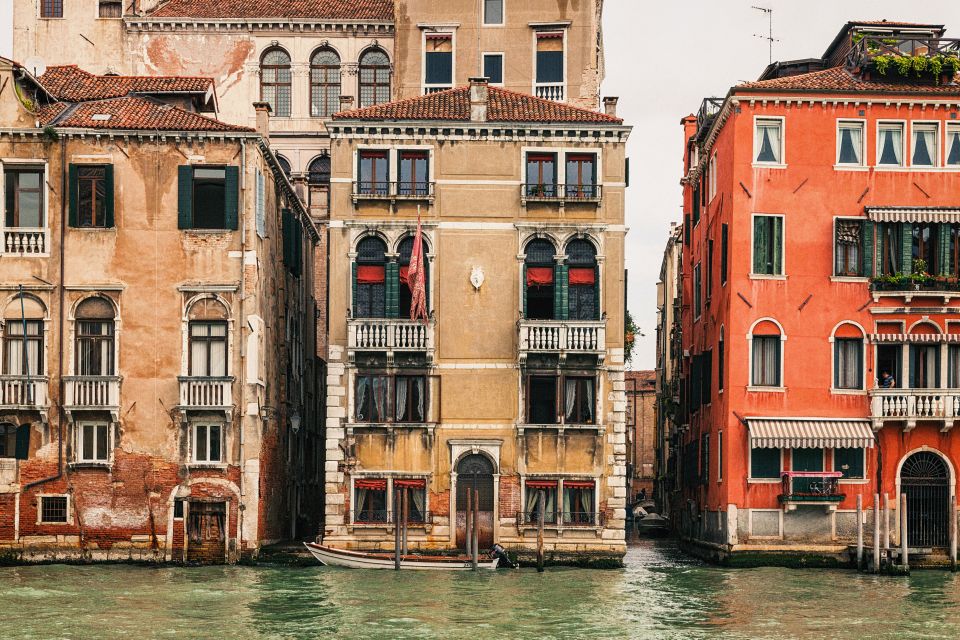 Venice: Gondola Ride and a Gala Dinner in a Venetian Palace - The End Spot: Your Arrival Feels Like a Secret