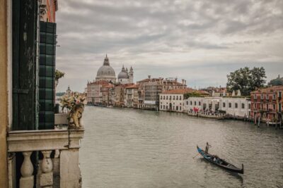 Venice: Gondola Ride and a Gala Dinner in a Venetian Palace - The Gondola Cruise: Bridges, Palaces, and That Venice Light Change
