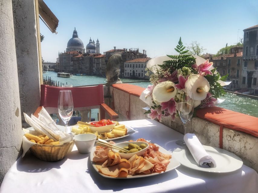 Venice: Gondola Ride and a Gala Dinner in a Venetian Palace - Should You Book This Gondola Ride and Palace Gala Dinner?