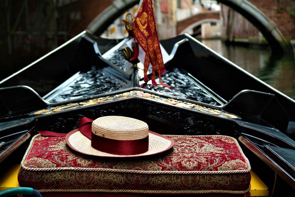 Venice: Grand Canal by Gondola with Live Commentary - What you’ll see on the water: narrow canals, then the Grand Canal