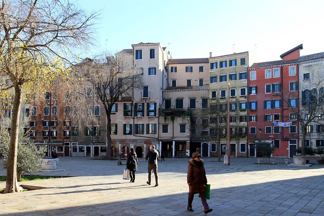 Venice: Jewish Ghetto Walking Tour with Synagogues Visit - Start at Campo di Ghetto Nuovo: why the meeting point sets the tone