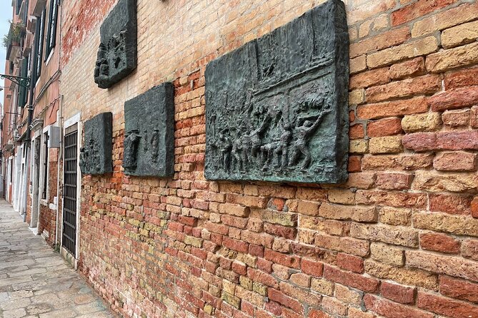 Venice: Jewish Ghetto Walking Tour with Synagogues Visit - Inside the Spanish and Levantine Synagogues: where the tour turns serious