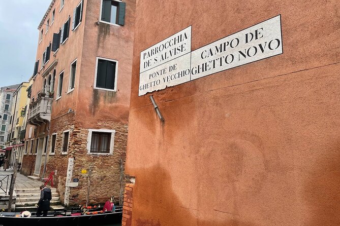 Venice: Jewish Ghetto Walking Tour with Synagogues Visit - Ghetto Ebraico: the first 30 minutes that set the rules and the geography