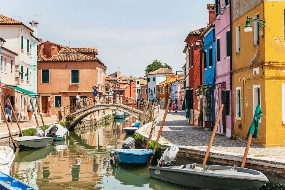 Venice: Murano and Burano Boat Tour with Glass Factory Visit - Comfort and Packing: What to Bring for a Smooth Day