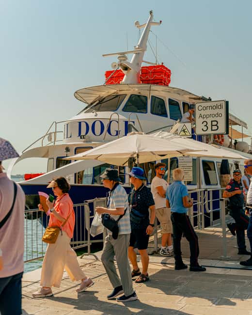Venice: Murano and Burano Boat Tour with Glass Factory Visit - Timing for Lunch and Photos: When Burano Is Best