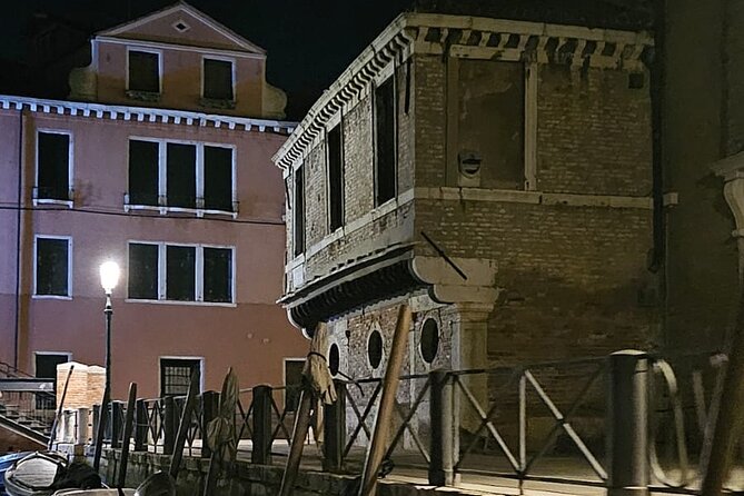 Venice Night Boat Tour from Zattere - Piazza San Marco Lit Up: The Square From a Boat Window