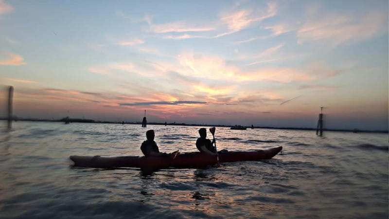 Venice: Night + Sunset Kayak Tour Kayak in the Canals - Meeting at Calle Brazzo: how to find the start without stress