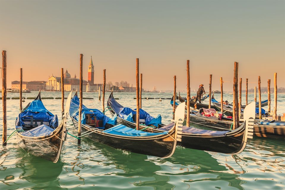 Venice: Private Gondola Cruise for up to 5 Passengers - What’s included (and what isn’t): so you don’t pay twice for the same thing