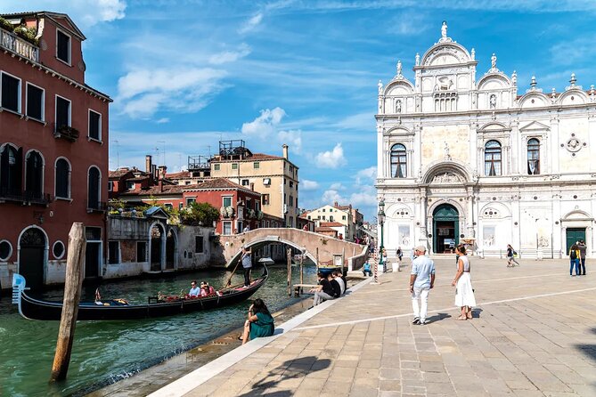 Venice Private Gondola Ride: Explore Hidden Canals and Sights - Gondolier Style: Commentary Is Optional, So Ask