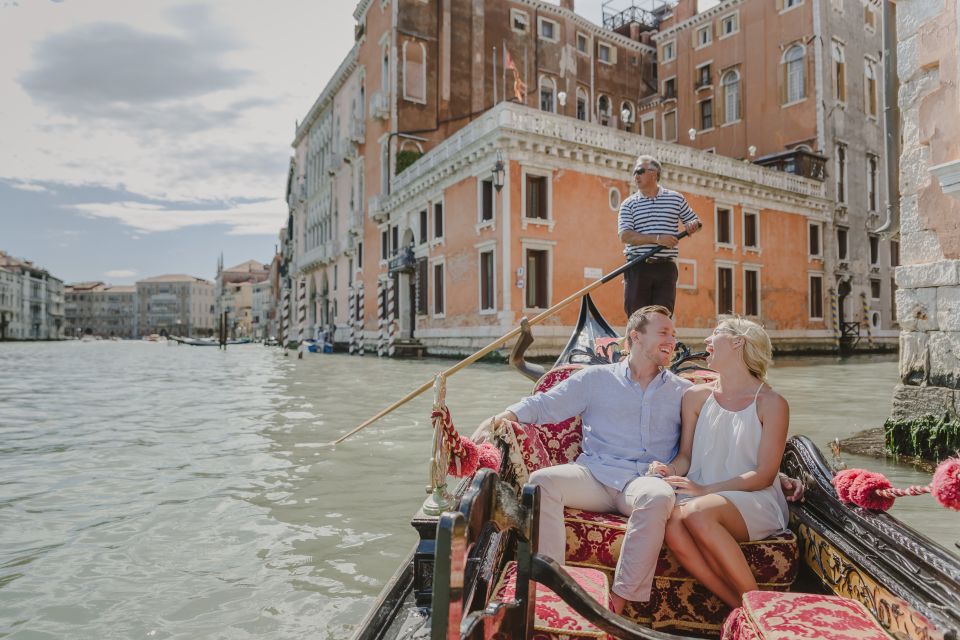 Venice: Private Gondola Ride with Photo Shoot - A Private Gondola, But With a Real Photo Plan