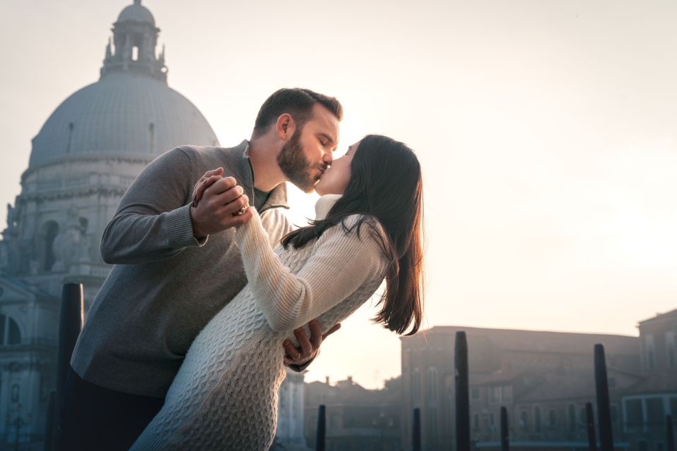 Venice: Private Gondola Ride with Photo Shoot - Meeting Your Guide and Photographer in Venice
