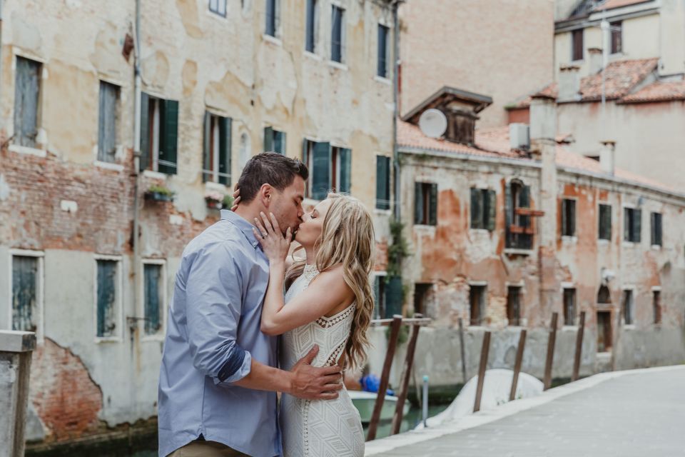 Venice: Private Gondola Ride with Photo Shoot - How the Photo Shoot Works (Poses, Reflections, and Getting Off the Selfie Track)