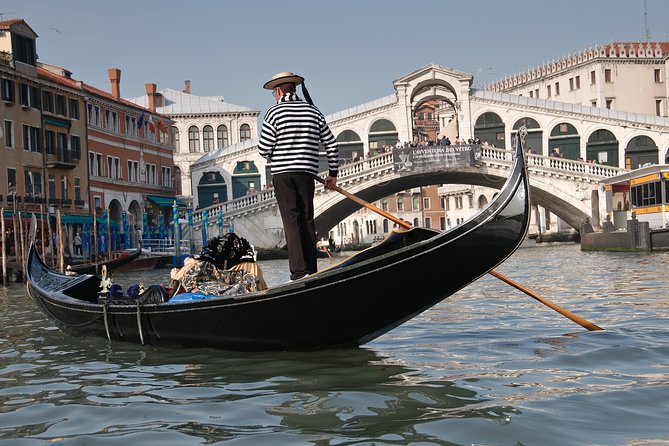 Venice Private Tour fast access, Doge Palace, St Mark's Basilica - Ponte dei Sospiri: the Bridge of Sighs guided walk